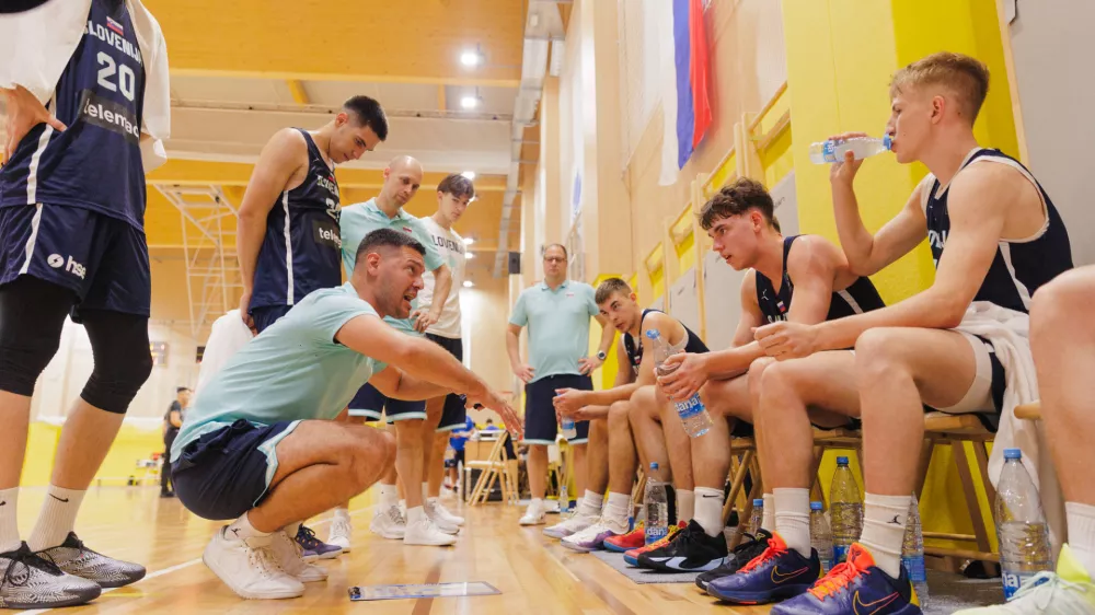 Slovenska ko&scaron;arkarska reprezentanca do 20 let