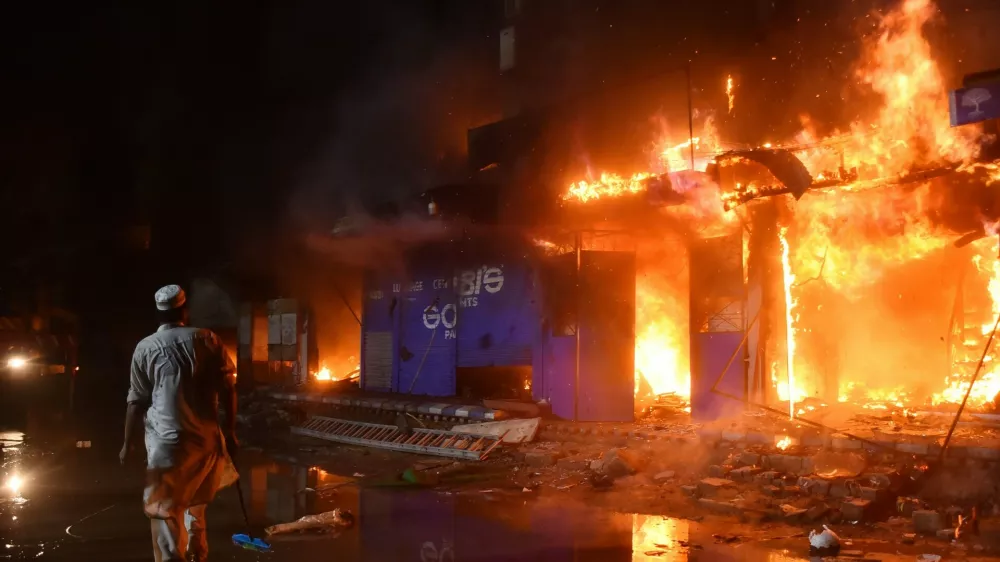 Prizor iz 18. januarja letos. Mnogim ni bilo pomoči, saj se je požar raz&scaron;iril zelo hitro. / Foto: Profimedia