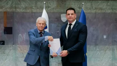 Predsednik Državnega zbora Zoran Stevanović je sprejel predsednika Fiskalnega sveta dr. Davorina Kračuna, ki je predsedniku Državnega zbora ob tej priložnosti predal letno poročilo.Foto: Matija Su&scaron;nik 