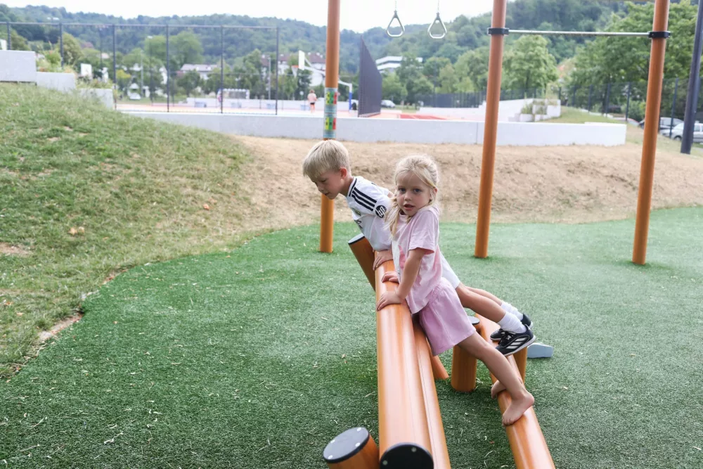 Med počitnicami so &scaron;olska igri&scaron;ča postala srce soseske