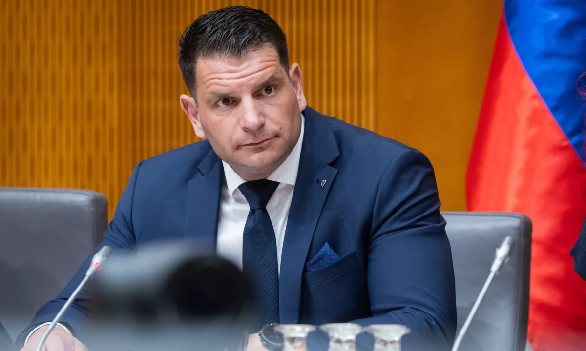 Razkrita sodba: Stevanović je pred 20 leti nekomu grozil, da ga bo ustrelil