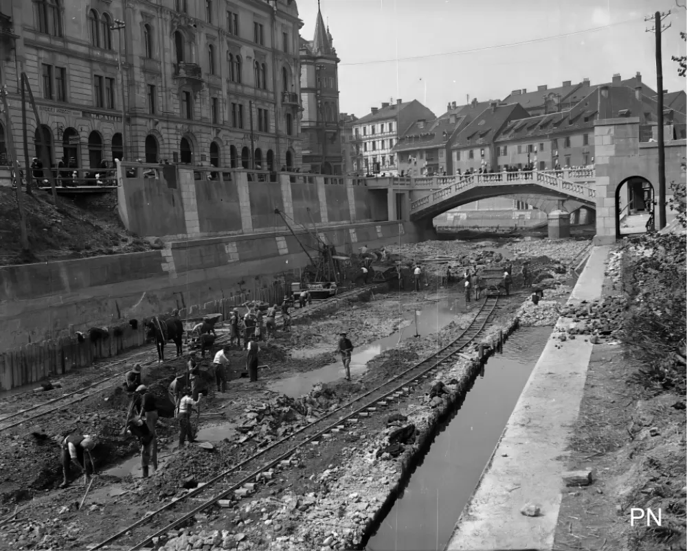 V objektiv je ujel tudi obnovo struge Ljubljanice. / Foto: Peter Naglič/avtorske Pravice Matjaž &Scaron;porar