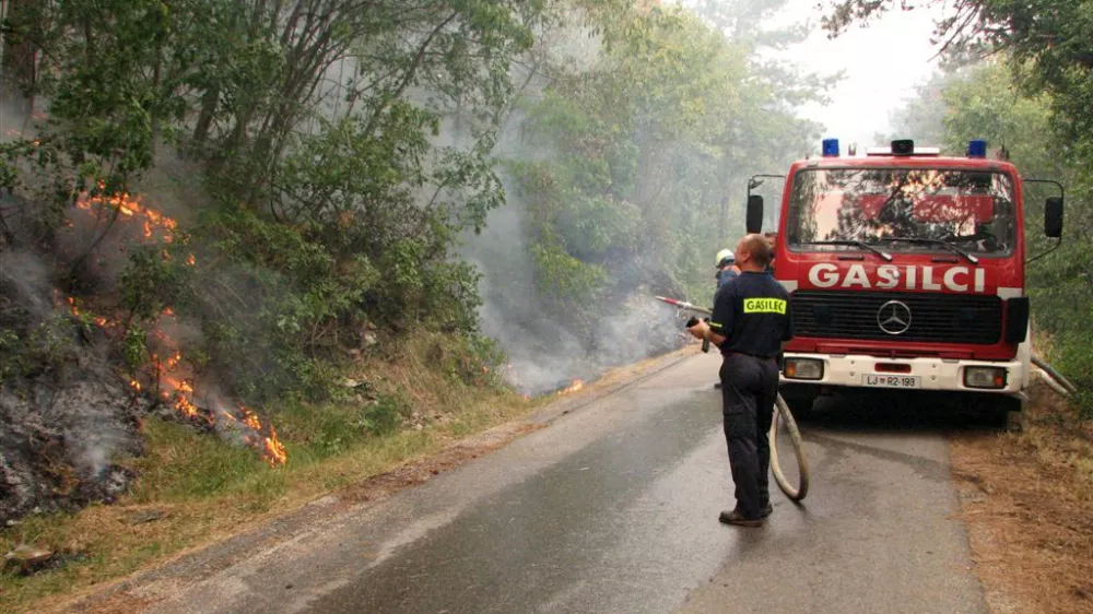 travni&scaron;ki požar, ga&scaron;enje, gasilci