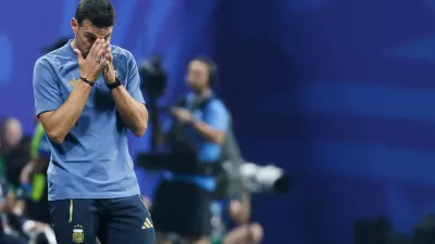 Argentina head coach Lionel Scaloni reacts during the World Cup round of 16 soccer match between Argentina and Egypt in Atlanta, Tuesday, July 7, 2026. (AP Photo/Erik S. Lesser)