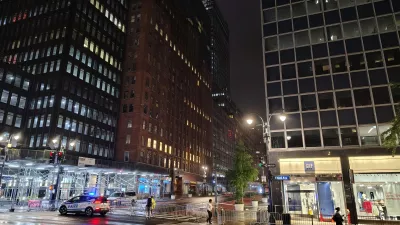 ZDA, New York.Majanje stolpnice sredi Manhattna je sprozilo evakuacije.
