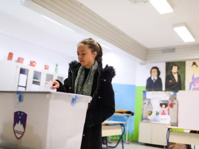 - Osnovna &scaron;ola Komenda Moste- 04.12.2022 - Lokalne volitve 2022 - drugi krog - volitve župana //FOTO: Bojan Veliknja
