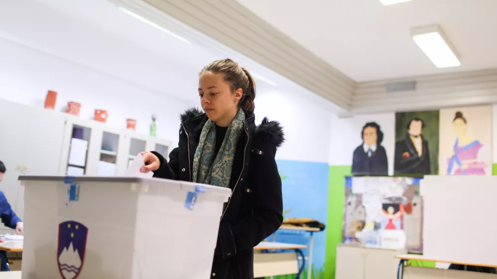 - Osnovna &scaron;ola Komenda Moste- 04.12.2022 - Lokalne volitve 2022 - drugi krog - volitve župana //FOTO: Bojan Veliknja