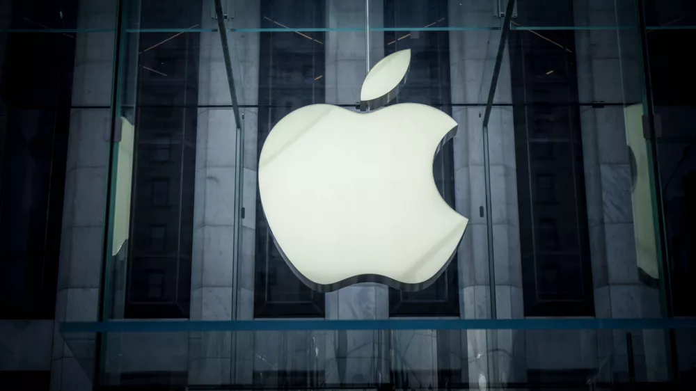 FILED - 16 September 2023, US, New York: The Apple logo, taken in Manhattan. Photo: Michael Kappeler/dpa