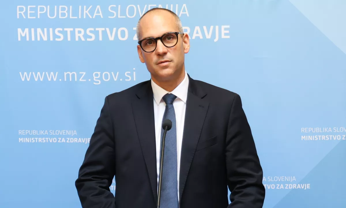 Le peščica poslancev opravlja dodatno delo, polovica SDS-ovih še ni poročala o premoženju