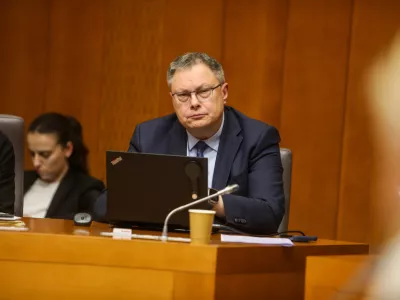 - Du&scaron;an Stojanović, poslanec Svoboda,- 01.06.2026. - Zasli&scaron;anja kandidatov za ministre 4. vleda Janeza Jan&scaron;e pred parlamentarnimi odbori v DZ RS.//FOTO: Bojan Velikonja