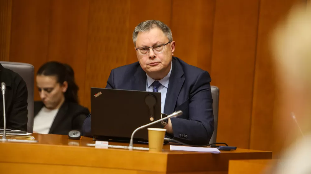 - Du&scaron;an Stojanović, poslanec Svoboda,- 01.06.2026. - Zasli&scaron;anja kandidatov za ministre 4. vleda Janeza Jan&scaron;e pred parlamentarnimi odbori v DZ RS.//FOTO: Bojan Velikonja