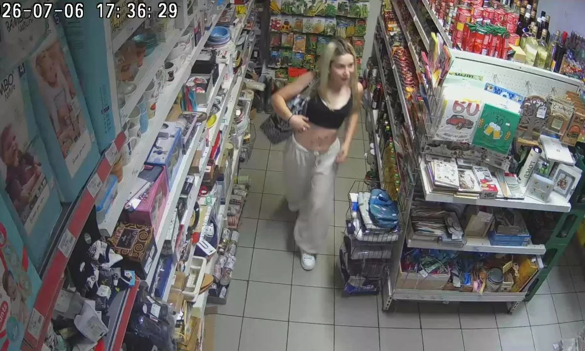 (VIDEO) Ju poznate? Drzna tatvina v kočevski trgovini, lastniki prosijo za pomoč