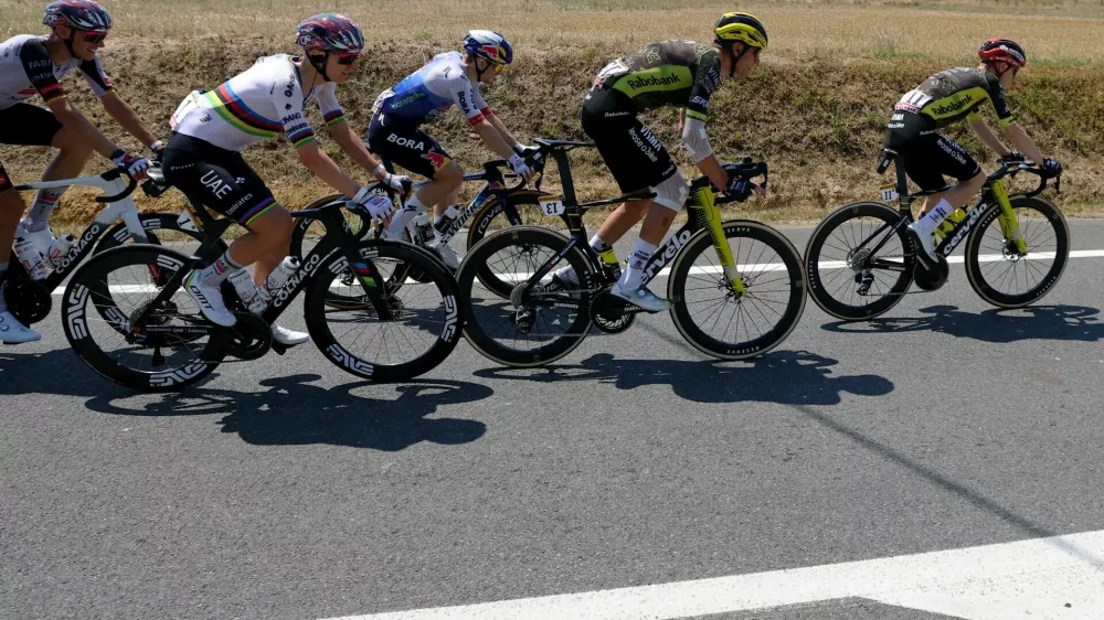 Cycling - Tour de France - Stage 5 - Lannemezan to Pau - Lannemezan, France - July 8, 2026 UAE Team Emirates XRG's Tadej Pogacar, Team Visma | Lease a Bike's Bruno Armirail, Team Visma | Lease a Bike's Jonas Vingegaard in action with other cyclists during stage 5 REUTERS/Gonzalo Fuentes