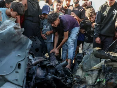 Palestinians inspect the site of an Israeli strike on a vehicle in Gaza City, July 8, 2026. REUTERS/Dawoud Abu Alkas   TPX IMAGES OF THE DAY