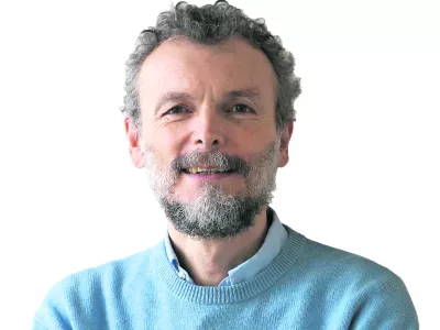 Dragan Petrovec, zunanji kolumnist- Dnevnik 2016 - portreti za komentarje in kolumne - kolumnisti - komentatorji - novinarji - novinarka - //FOTO: Tomaž Skale------BARVNA!!!, FOTO PERMANENT!!!