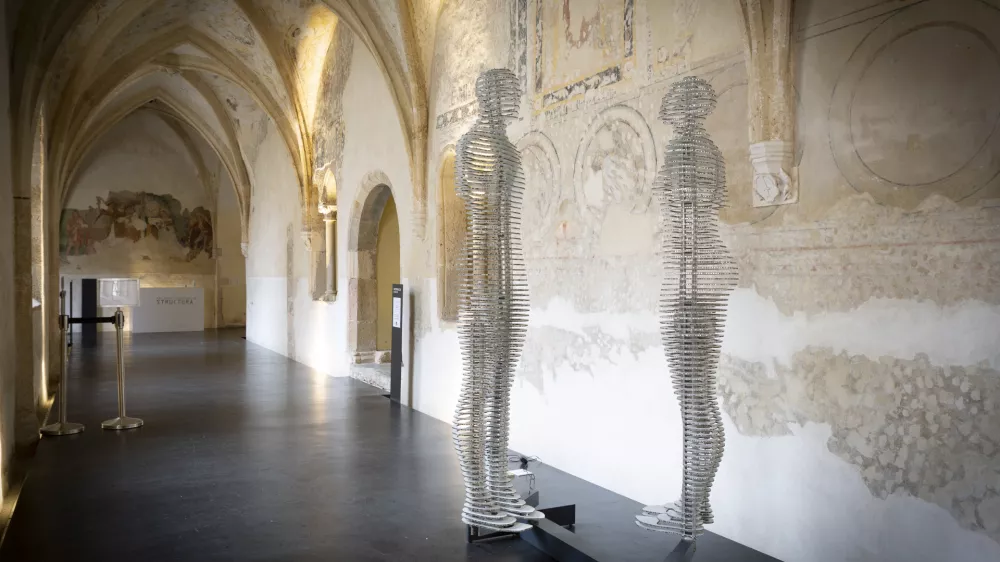 19. Art Stays 2021, Ptuj; Tamara Kvesitadze, Men and Woman, 2012; razstava Structure 02, Dominikanski samostan