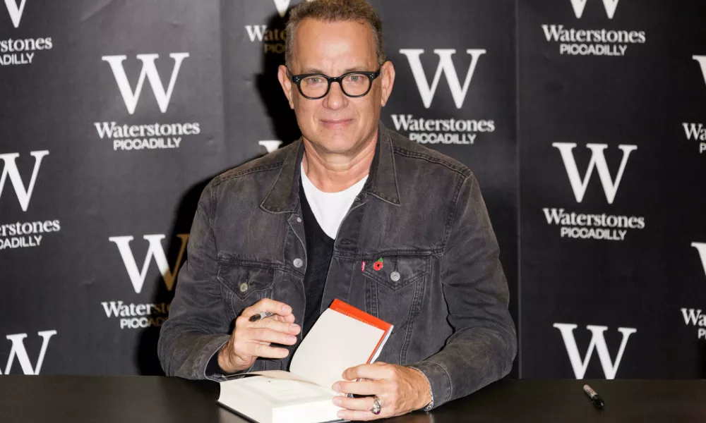 KG1EW4 London, UK. 02nd Nov, 2017. Academy Award winning American actor Tom Hanks?signs copies of his first book, Uncommon Type: Some Stories, a collection of 17 short stories focusing around the theme of typewriters at Waterstones Piccadilly. Credit: Raymond Tang/Alamy Live News