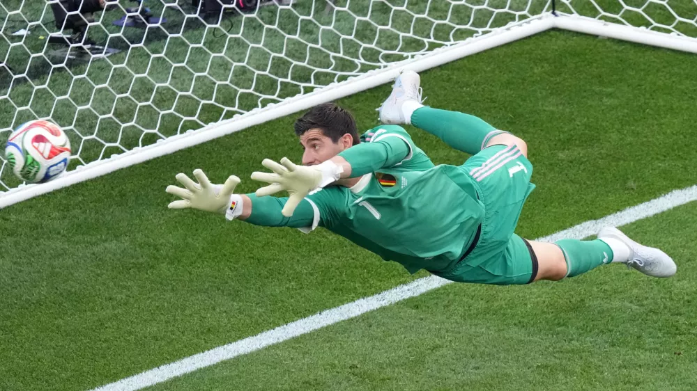 Belgium goalkeeper Thibaut Courtois (1) dives for the ball during the World Cup round of 16 soccer match between the United States and Belgium in Seattle, Monday, July 6, 2026. (AP Photo/Nick Didlick)