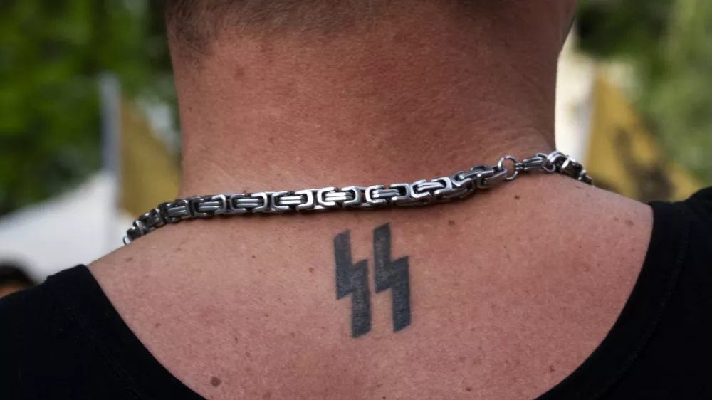 patrioti migranti fa&scaron;izem neonacisti neonacizem migracije desnica desničarji nacizem nacisti SS hitler7.07.2026 Generacija Identitete - Identitarci - pohod za domoljubje - protest proti migrantom - migranti - domoljubi Foto: Nik Erik Neubauer
