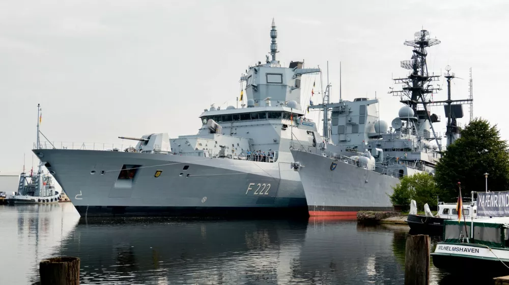 14 August 2025, Lower Saxony, Wilhelmshaven: The frigate "Baden-W&uuml;rttemberg" (l, F 222) lies alongside the former destroyer "M&ouml;lders" (D 186), today a museum ship in the Wilhelmshaven Naval Museum. From aboard the frigate "Baden-W&uuml;rttemberg", Commander Frigate Captain Bogislav von Puttkamer was able to welcome his father, former Flotilla Admiral Hubertus von Puttkamer, former commander of the "M&ouml;lders". Photo: Hauke-Christian Dittrich/dpa,Image: 1029375137, License: Rights-managed, Restrictions: GERMANY OUT, Model Release: no