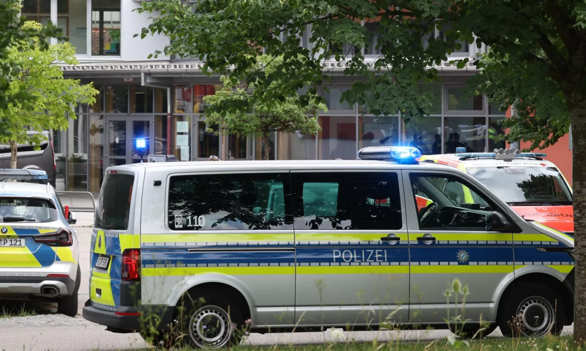 Ko je pištola zatajila, je napadel z nožem: na Bavarskem aretirali 16-letnega Hrvata
