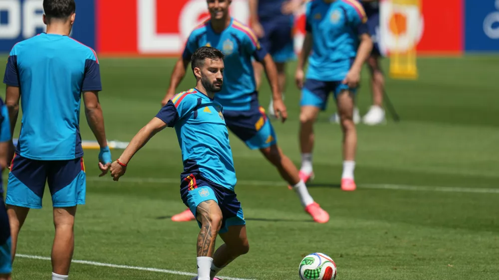 Spain's Alex Baena, center, and teammates attend a training session ahead of a World Cup quarterfinal soccer match against Belgium in Carson, Calif., Thursday, July 9, 2026. (AP Photo/Andre Penner)