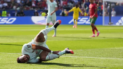 France's Kylian Mbappe (10) reacts to being tripped during the World Cup quarterfinal soccer match between France and Morocco in Foxborough, Mass., near Boston, Thursday, July 9, 2026. (AP Photo/Stephanie Scarbrough)