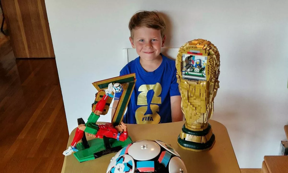 Sedemletnik iz Domžal iz tisočerih kock zgradil svoj svetovni pokal