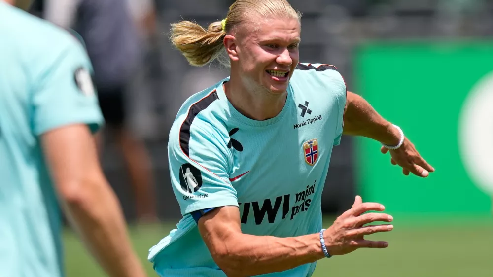 Norway's Erling Haaland runs during a training session three days ahead of the team's World Cup quarterfinal soccer match against England, Wednesday, July 8, 2026, in Fort Lauderdale, Fla. (AP Photo/Rebecca Blackwell)