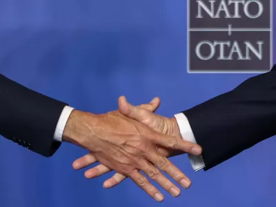 NATO Secretary General Mark Rutte and U.S. President Donald Trump shake hands as Trump arrives ahead of a family photo at a NATO leaders' summit in Ankara, Turkey, July 8, 2026. REUTERS/Stoyan Nenov   TPX IMAGES OF THE DAY