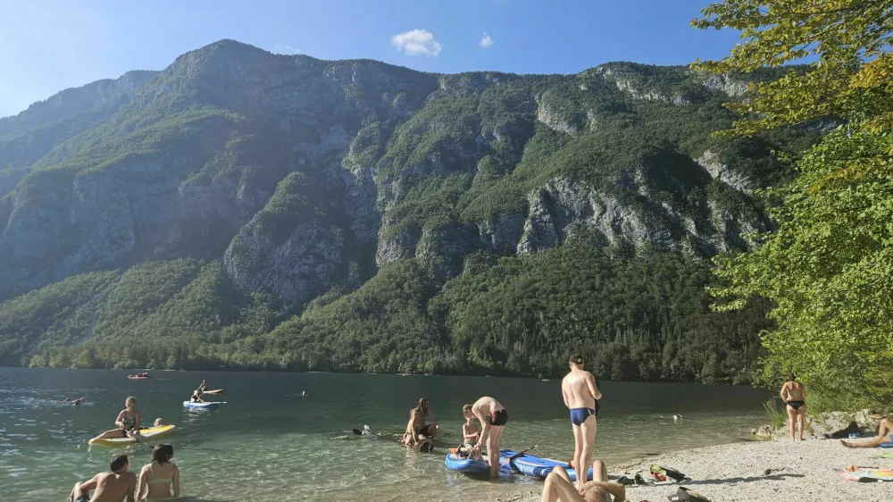 Bohinj, Bohinjsko jezero.Poletni utrip ob Bohinjskem jezeru.