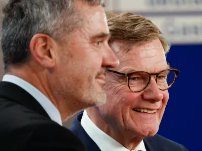 Johann Wadephul, German Minister of Foreign Affairs, and his Slovenian counterpart, Tone Kajzer, smile during a joint press conference in Berlin Friday, July 10, 2026. (Carsten Koall/dpa via AP) / Foto: Carsten Koall