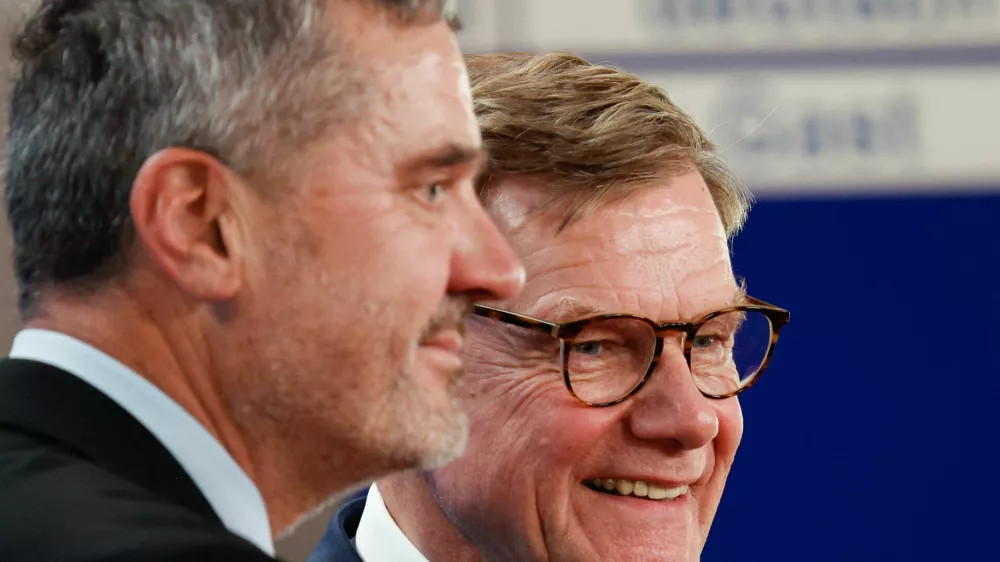 Johann Wadephul, German Minister of Foreign Affairs, and his Slovenian counterpart, Tone Kajzer, smile during a joint press conference in Berlin Friday, July 10, 2026. (Carsten Koall/dpa via AP) / Foto: Carsten Koall