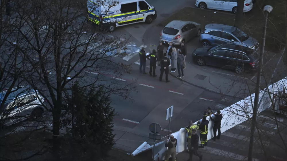 Policija - simbolična fotografijauboj - umorpreiskovalci - kriminalisti - preiskava 06.03.2026 Brnik - Streljanje policistov na storilca z nožem - Fužine - napad na policiste Foto: Nik Erik Neubauer