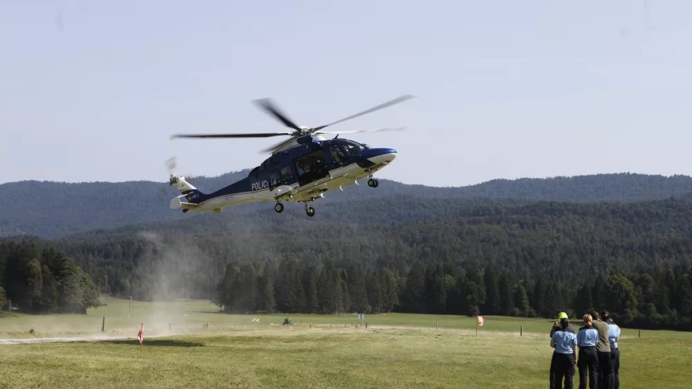 28.8.2025 - Policija - Policijski helikopter -  policijski kamp za srednje&scaron;olceFoto: Luka Cjuha