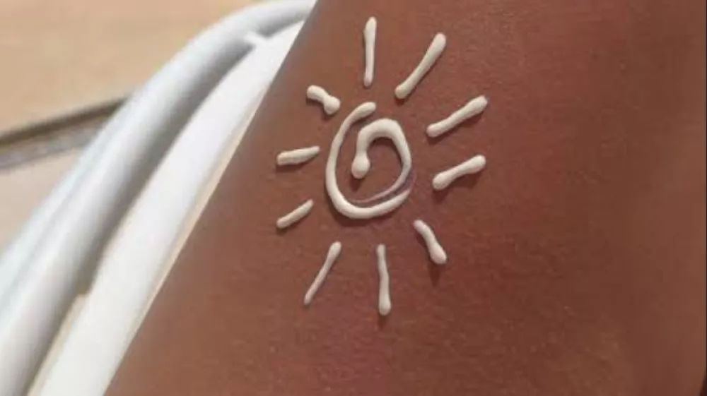 Posnetek enega od sončnih tatujev s spleta / Foto: Tiktok
