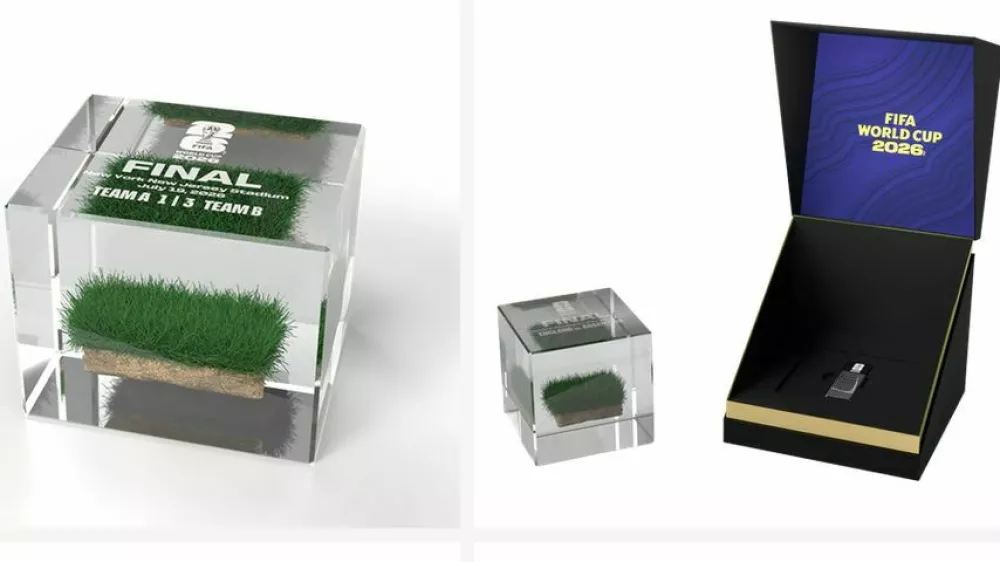 Kosi trave so trajno vdelani v visokokakovosten akrilni blok, priložen pa jim je ključek USB s potrdilom o pristnosti.