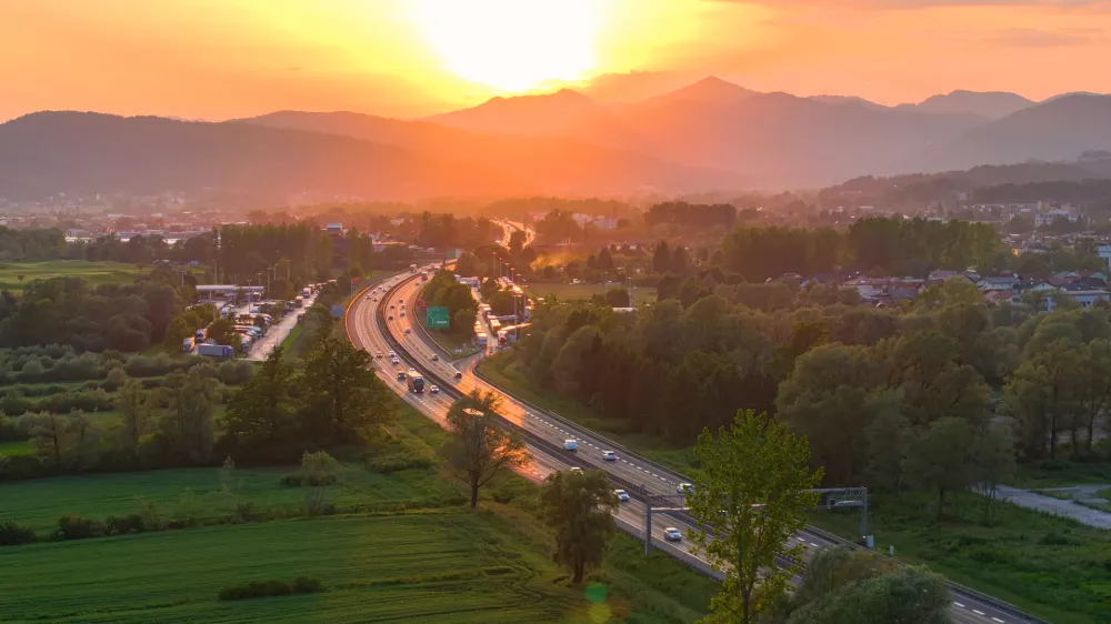 Slovenija se bo danes prebudila v lep dan. Jutranje meglice po nižinah bodo po napovedih hitro izginile. / Foto: Istock