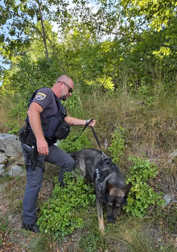 Policisti so uporabili tudi pse / Foto: Slovenska Policija