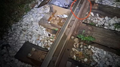 S sabotažo povzročil iztirjenje vlaka, njegov cilj naj bi bile zgolj izbolj&scaron;ave