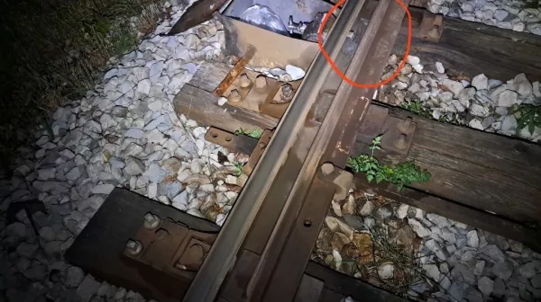 S sabotažo povzročil iztirjenje vlaka, njegov cilj naj bi bile zgolj izbolj&scaron;ave
