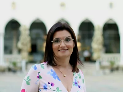 Tatjana Tanackovičza komentarječrno bela