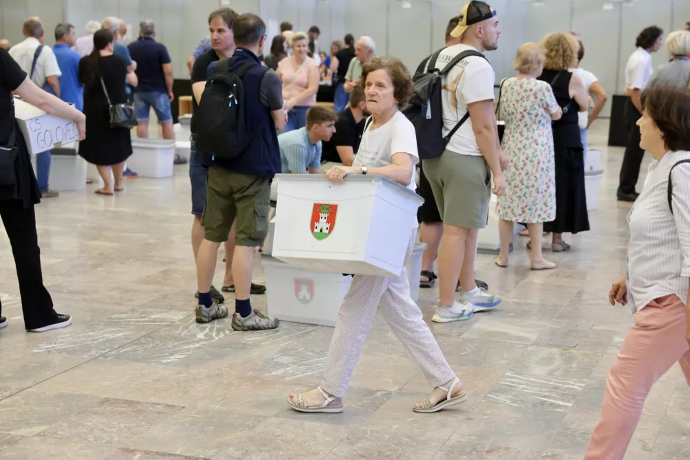 Znani neuradni rezultati parkirnega referenduma: kvorum ni bil dosežen