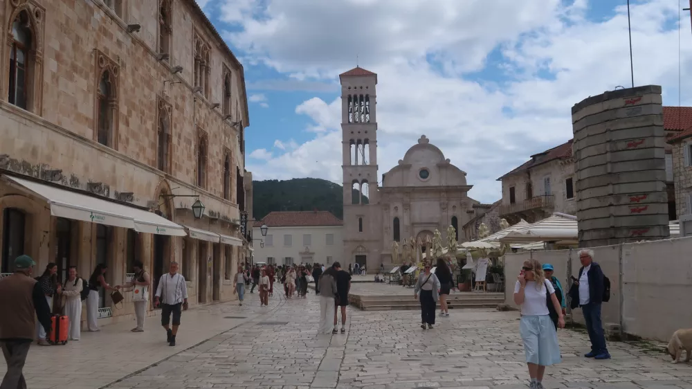 Dalmacija, otok Hvar, mesto Hvar, trg Pjaca. Foto: Tatjana Pihlar 