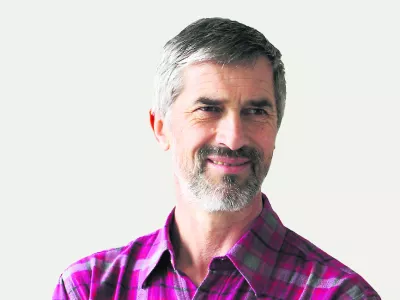 Andrej Velkavrh, meteorolog - vremenoslovec in dolgoletni televizijski napovedovalec vremena, prognostik v Uradu za meteorologijo pri ARSO - Agencija RS za okolje, kolumnist- Dnevnik 2016 - portreti za komentarje in kolumne - kolumnisti - novinarji//FOTO: Tomaž Skale------2 kol