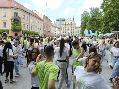 21.5.2026 - Dijaki zaključnih letnikov srednjih &scaron;ol bodo točno opoldne v več krajih v Sloveniji zaplesali maturantsko četvorko. ČetvorkaFoto: Luka Cjuha