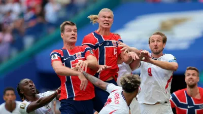 Soccer Football - FIFA World Cup 2026 - Quarter Final - Norway v England - Miami Stadium, Miami Gardens, Florida, U.S. - July 11, 2026 Norway's Erling Haaland and Alexander Sorloth in action with England's Harry Kane, Eberechi Eze and Nico O'Reilly IMAGN IMAGES via Reuters/Sam Navarro