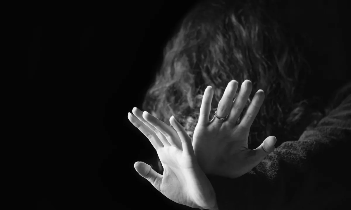 Ženo 24-krat zabodel, da bi »končno že utihnila«