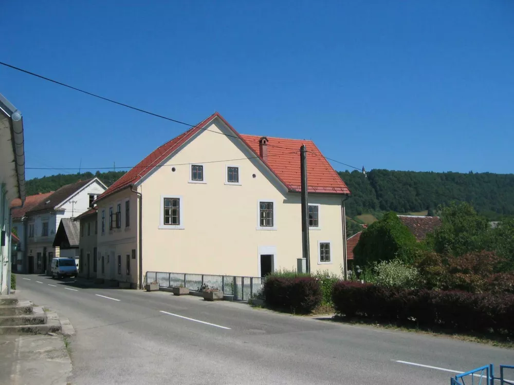 Rojstna hi&scaron;a Otona Župančiča v Vinici, ki bo leta 2028 deležna prenove. Foto: Wikipedija