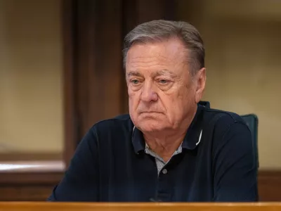 Ljubljana, Mestna hisa.Novinarska konferenca, na kateri sta ljubljanski zupan Zoran Jankovic in podzupan Dejan Crnek komentirala rezultat nedeljskega referenduma.Ljubljanski zupan Zoran Jankovic.